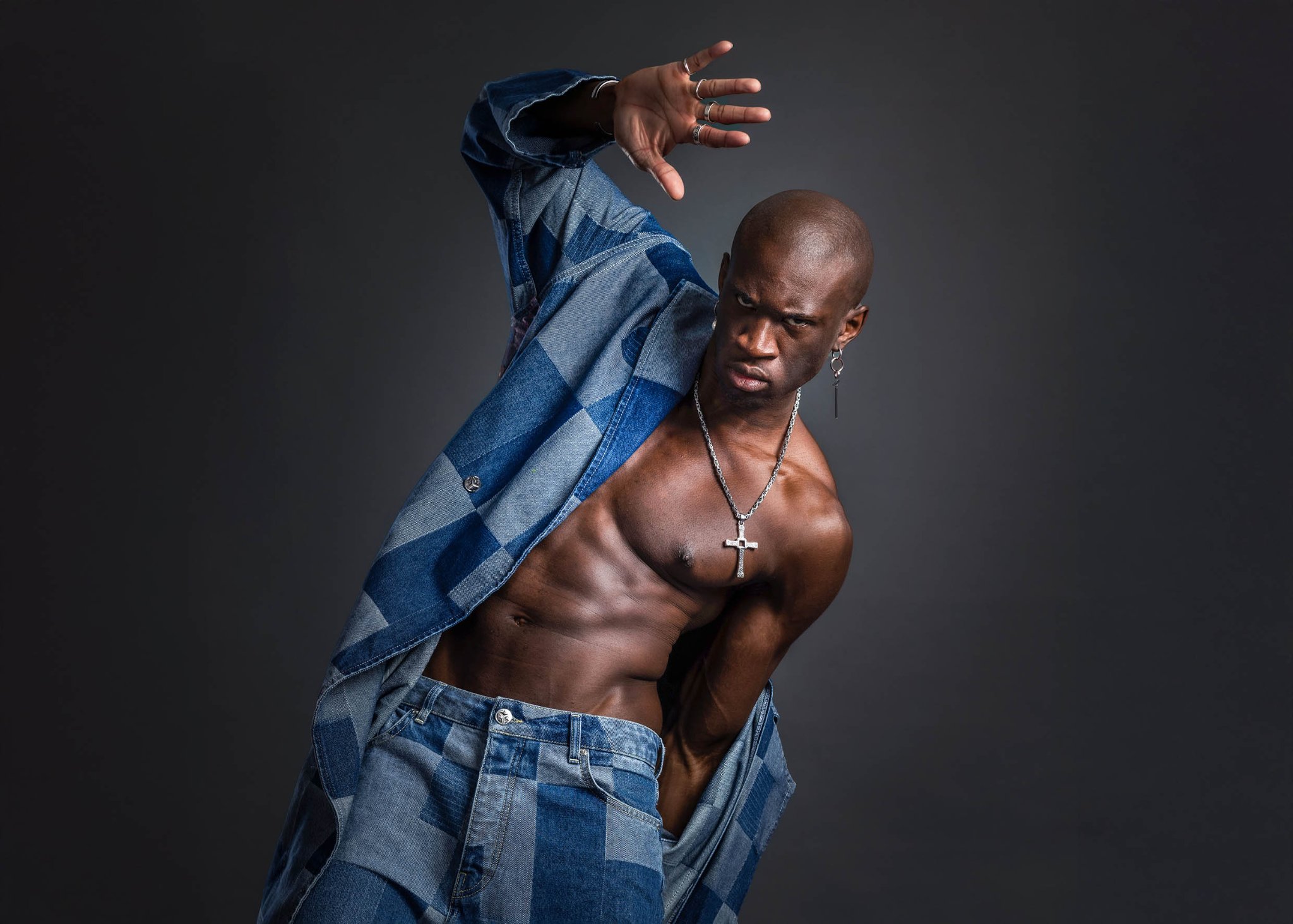 YVZ Denim Patchwork-Jeans im Fotostudio Helle Kammer Köln